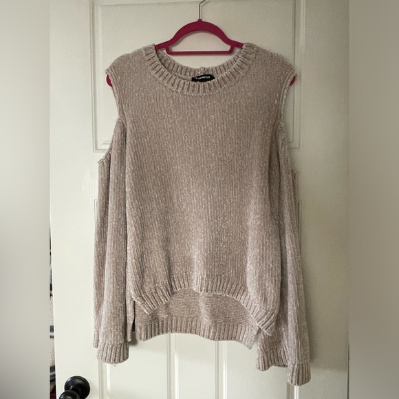 Cutout Sweater - Picture 2 of 5